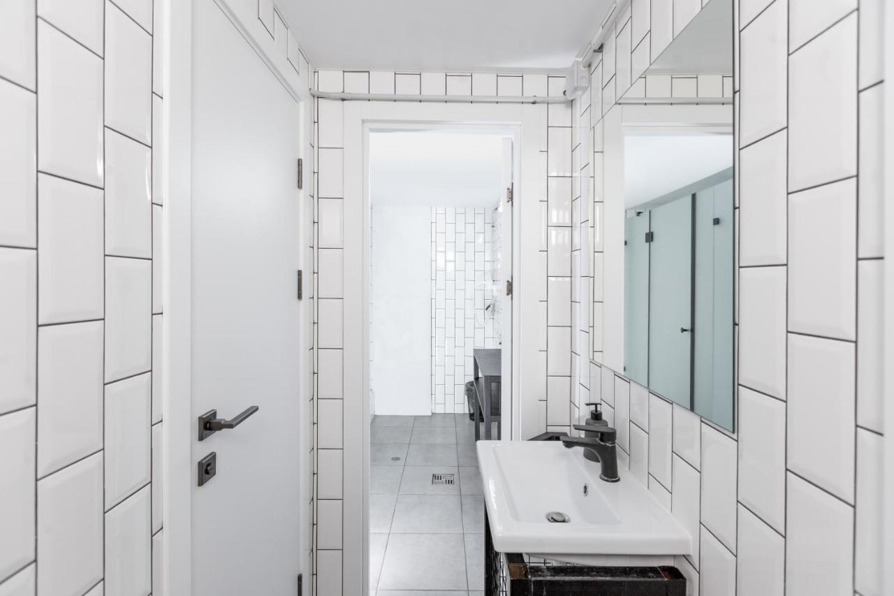 Capsule Hotel Constellation 89 Lviv Exterior photo